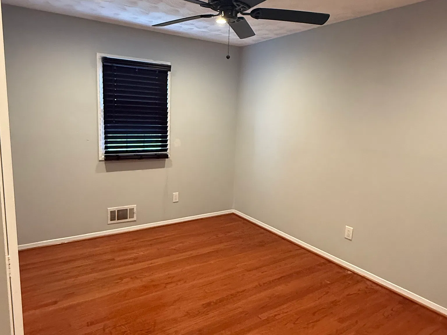 4 bed, 1200 sqft, $2,960 — Photo 3