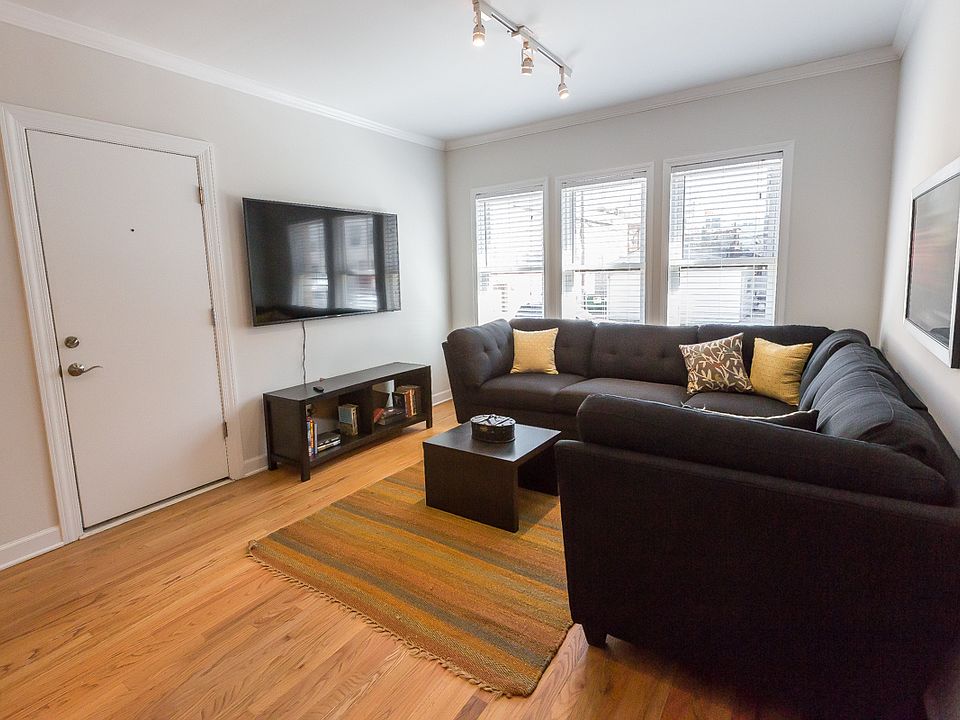1st image of 1156 W Cornelia Ave #3