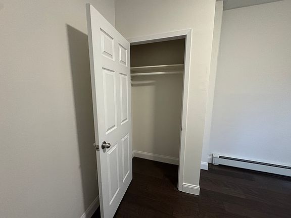 3rd image of 194 Hall St #1
