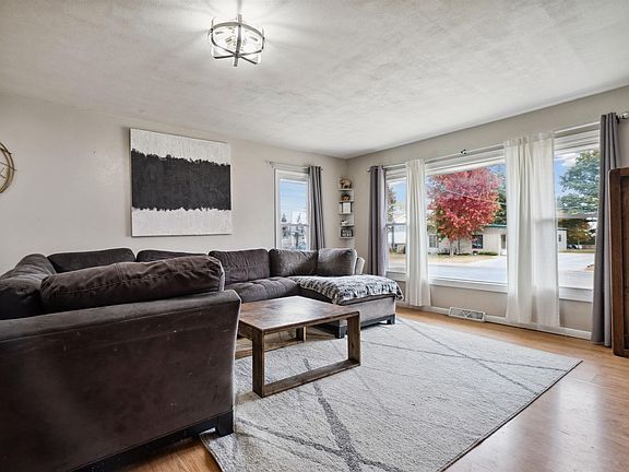 4th image of 507 2nd St