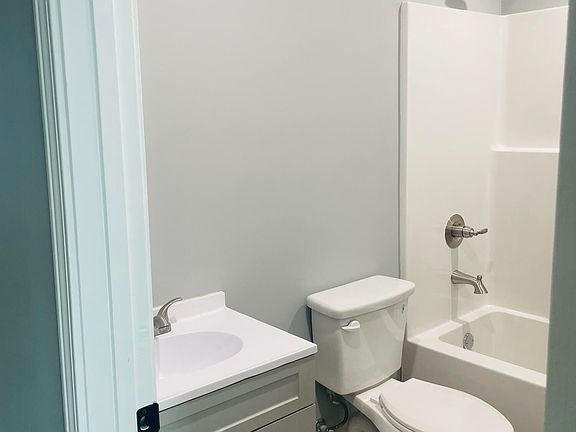 5th image of 625 Ridge Rd