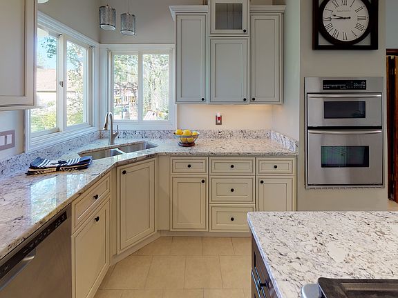 4th image of 484 Saint Thomas Isle Ln