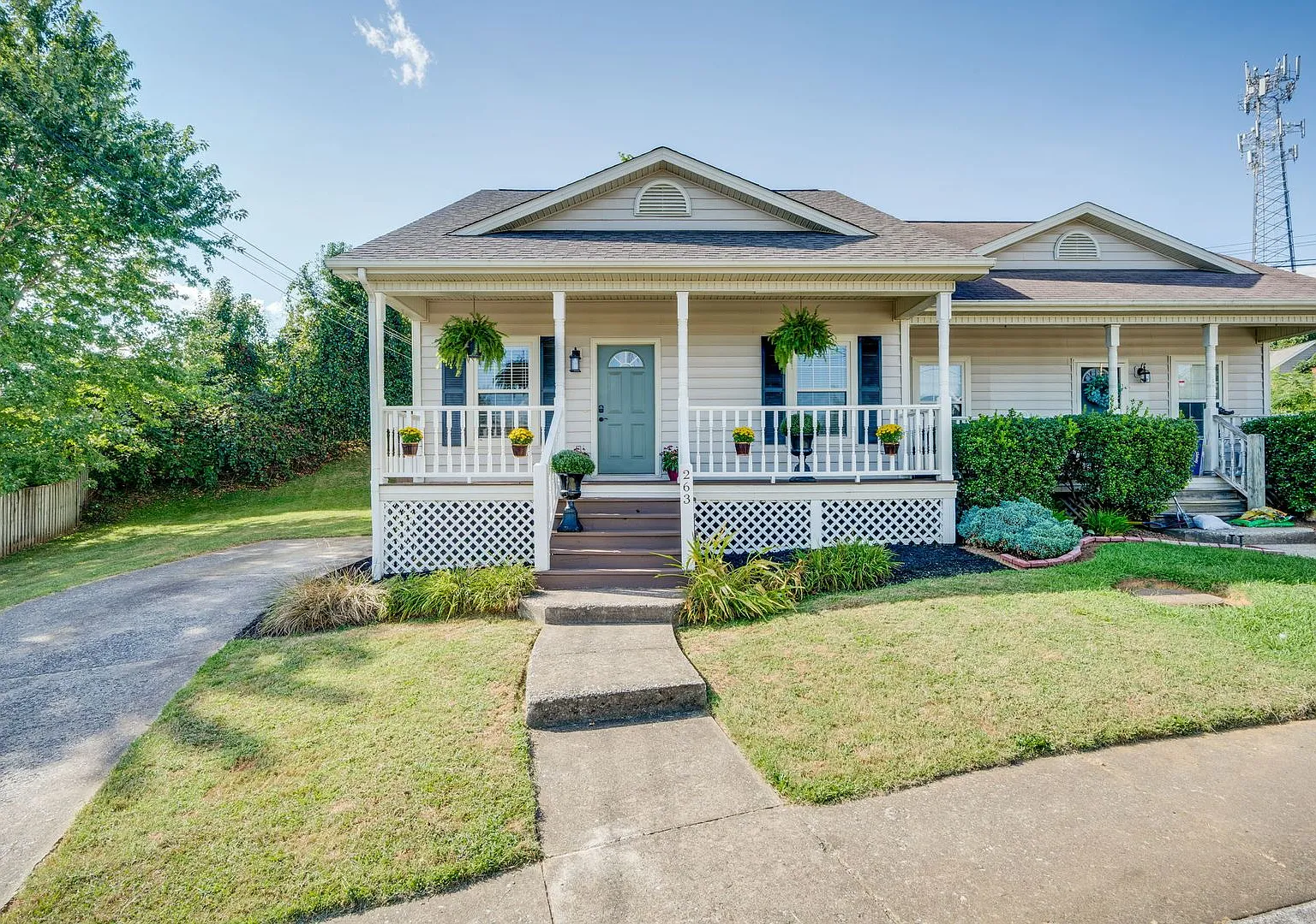 Charming 2-Bedroom Home in the Heart of Historic Downtown Jonesborough! — Photo 1