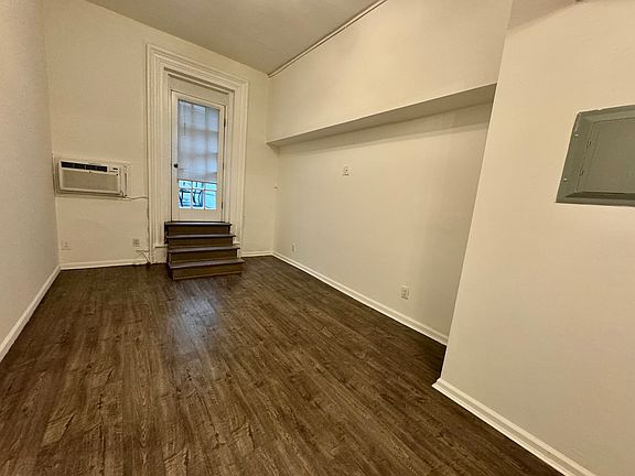 3rd image of 230 E 58th St APT 1B