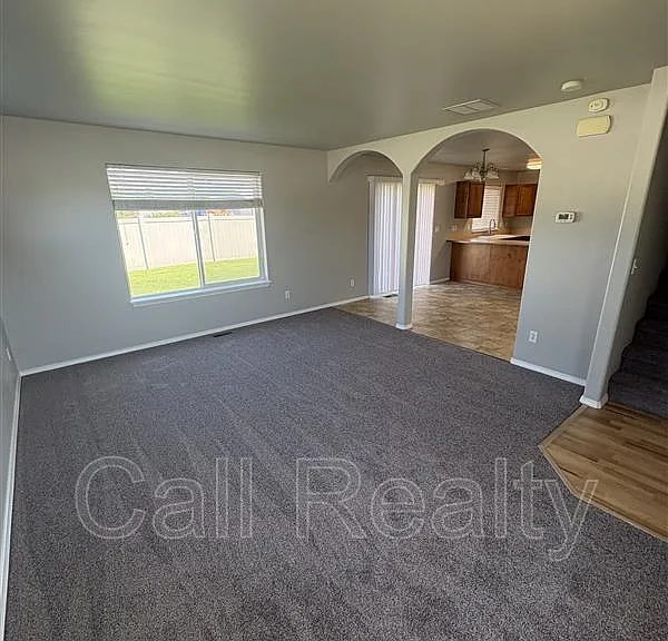 1814 N Arc St — Photo 2