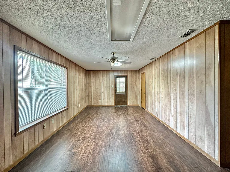 2805 Medina Dr — Photo 16