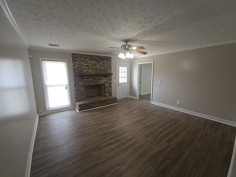 5727 Lexington Dr — Photo 17