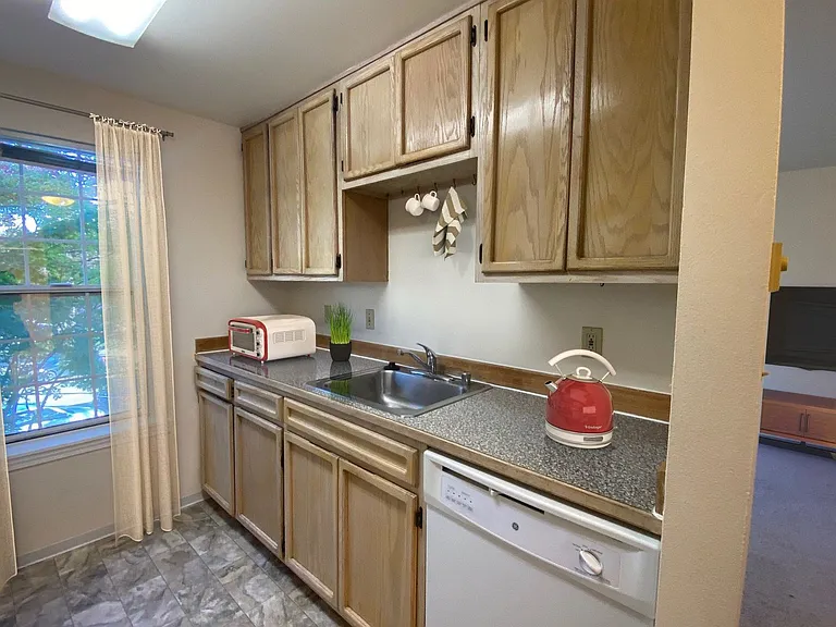 5307 Live Close To University Village And Uw! — Photo 26