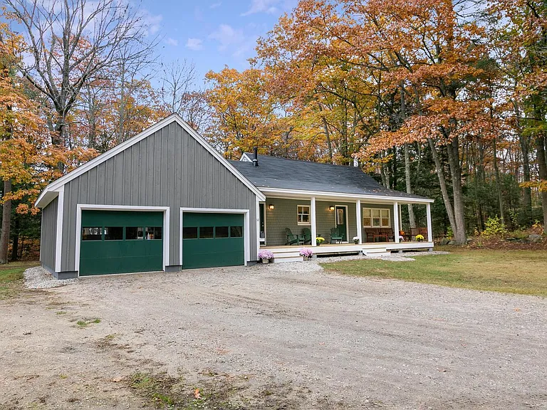 32 Maple Ave — Photo 3