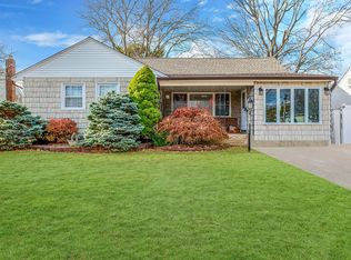 517 Corral Run, Bethpage, NY 11714