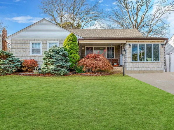 517 Corral Run, Bethpage, NY 11714