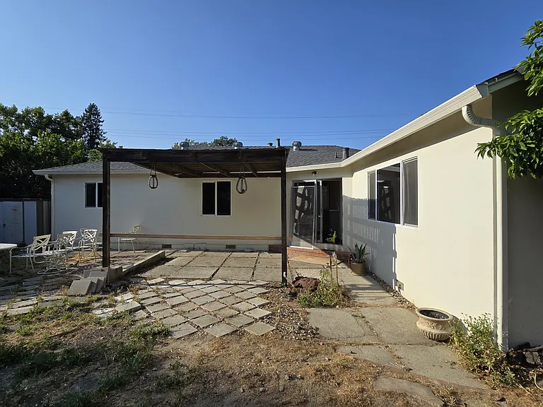 934 Juanita Dr — Photo 6