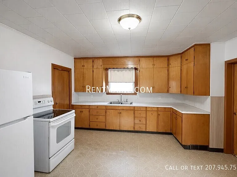 445 Main St #A — Photo 4