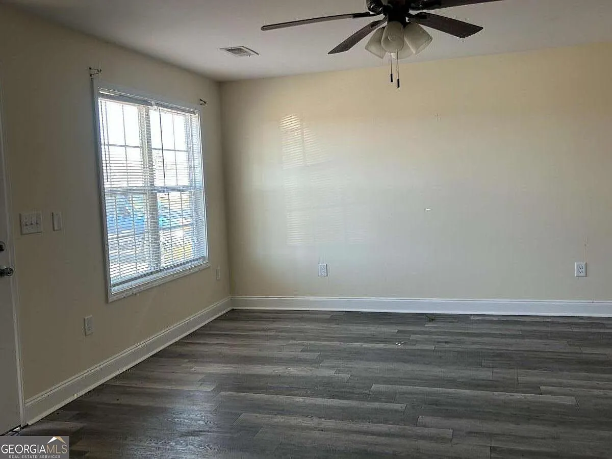 1 bed, 1.0 bath, $500 — Photo 4