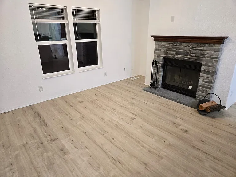 265 SE Port Ave — Photo 4