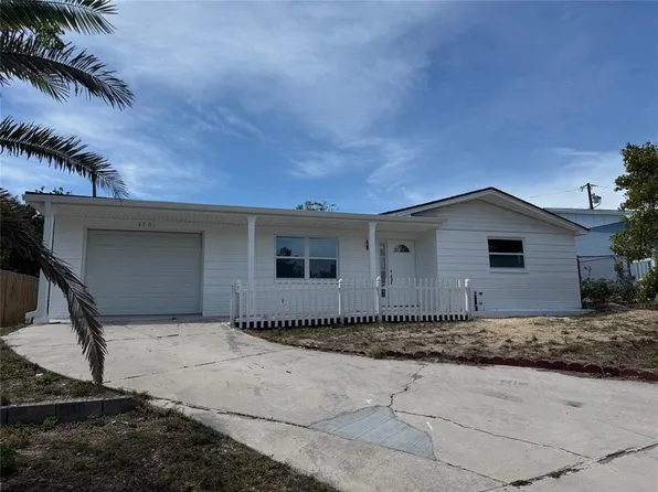 3701 Oakhurst Dr, Holiday, FL 34691