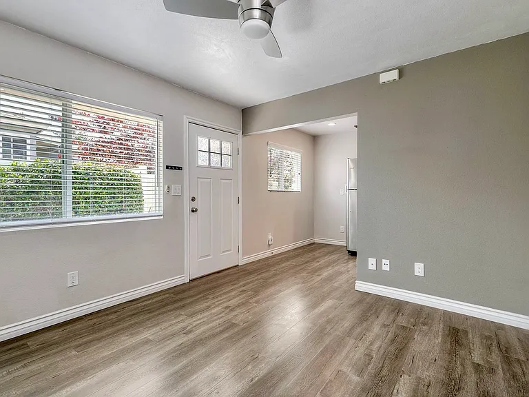 2727 G St #1/2 — Photo 11