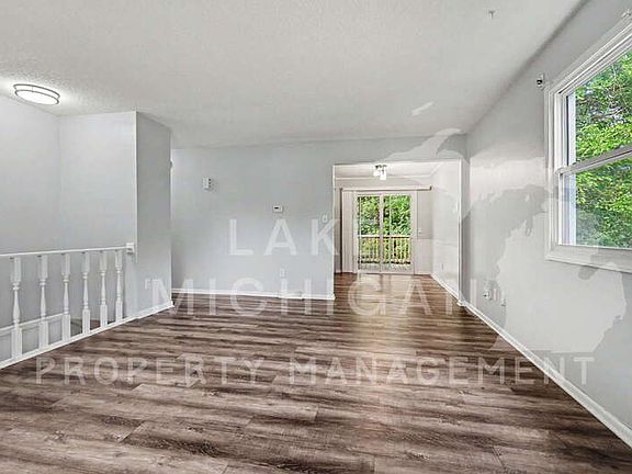 4th image of 2555 Ridgemoor Dr SE