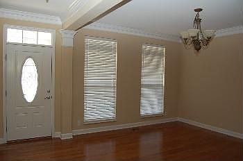 4th image of 760 Cowan Dr