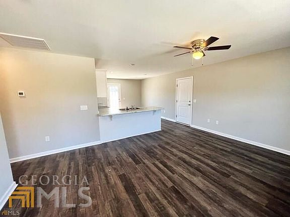2nd image of 132 Callaway Cres