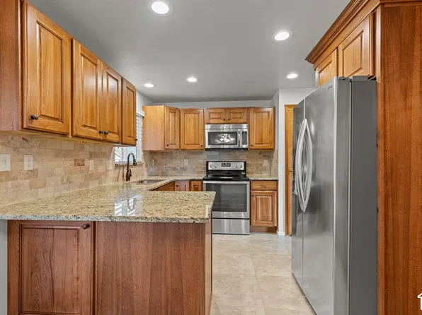 566 N 700 W, Clearfield, UT 84015