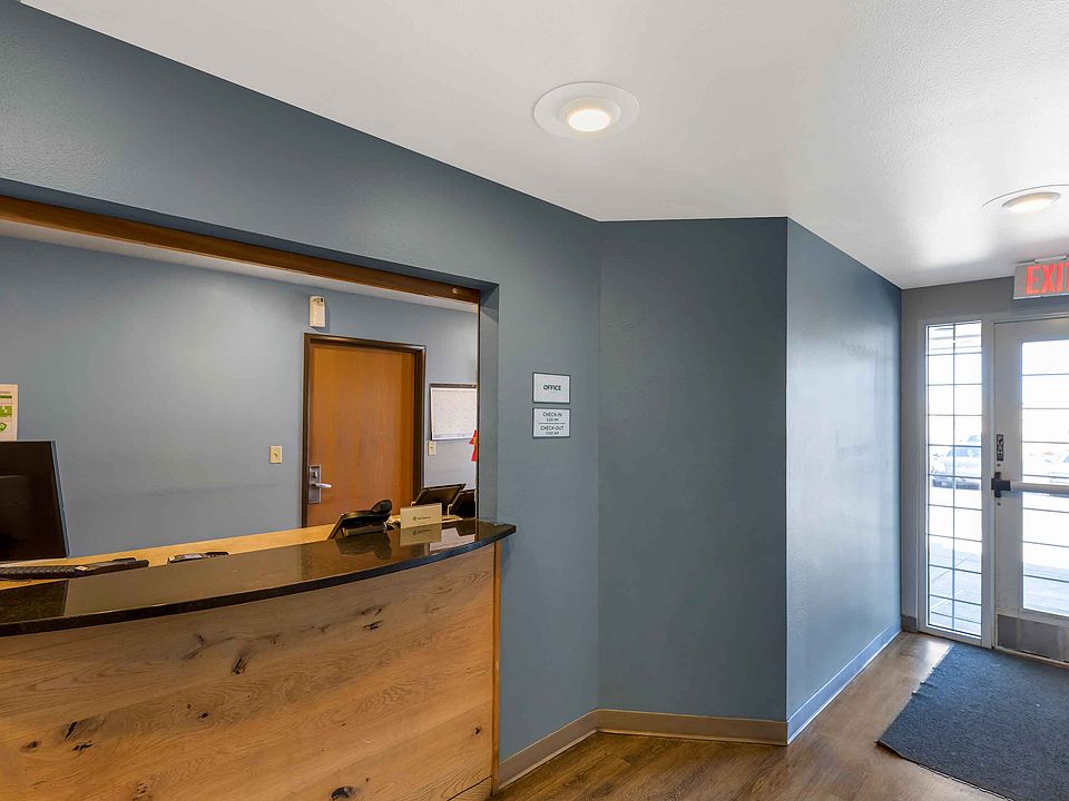 Lobby and Guest Check-in