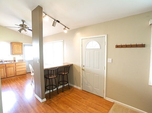5th image of 86 E Wrightwood Ave