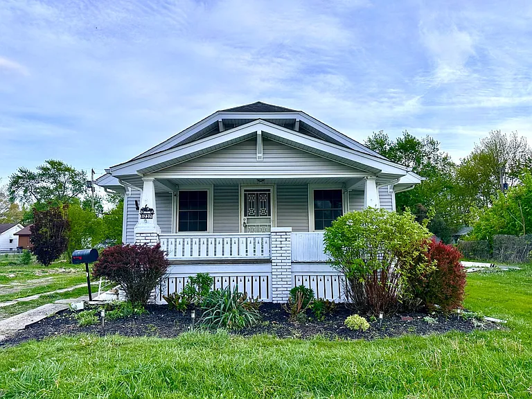 1237 E Johns Ave — Photo 2