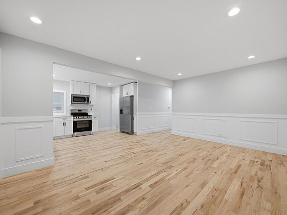 4th image of 1327 S Wolf Rd