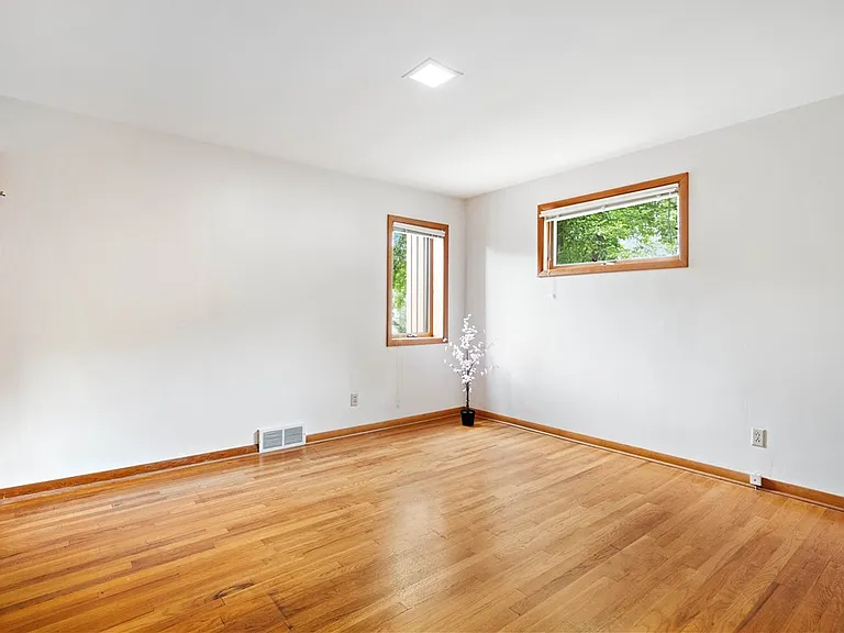 421 Clair Dr — Photo 17