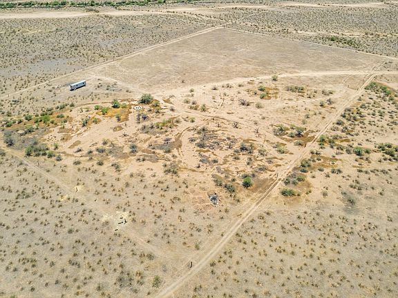 4th image of 20353 W JOMAX Road #A