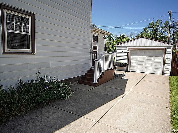 5th image of 318 Belmont Ave