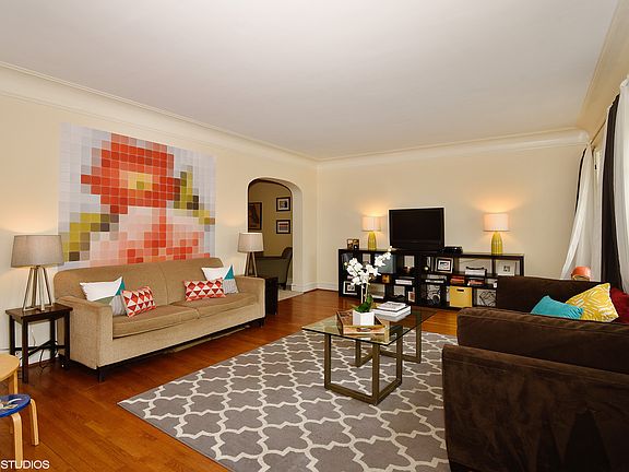 5th image of 1928 W Morse Ave #2W