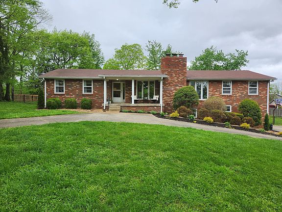 2nd image of 2650 Glenoaks Dr