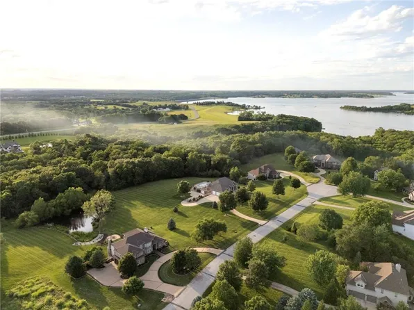 15614 Quail Ridge Dr, Smithville, MO 64089