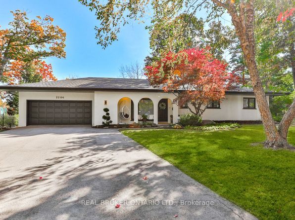 2204 Shardawn Mews, Mississauga, ON L5C 1W5