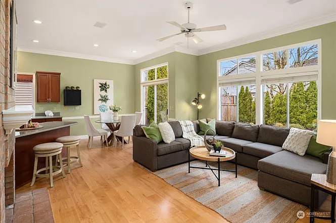 3 bed, 2160 sqft, $4,000 — Photo 4