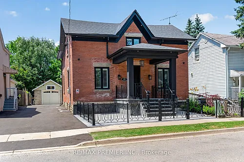 21 Elizabeth St N Photo 1