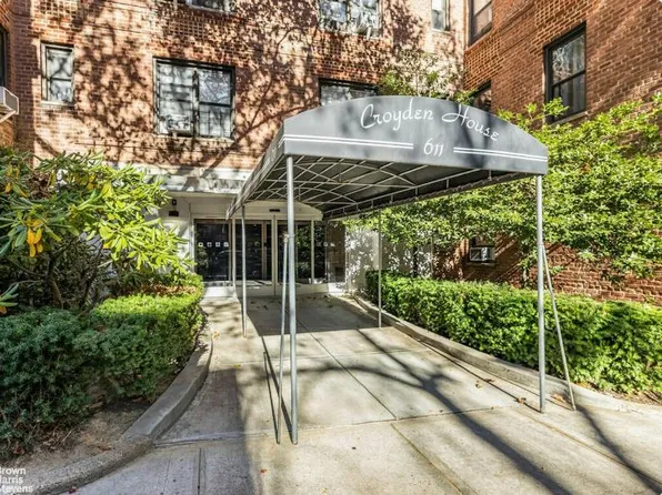 611 West 239th Street image 9 of 11