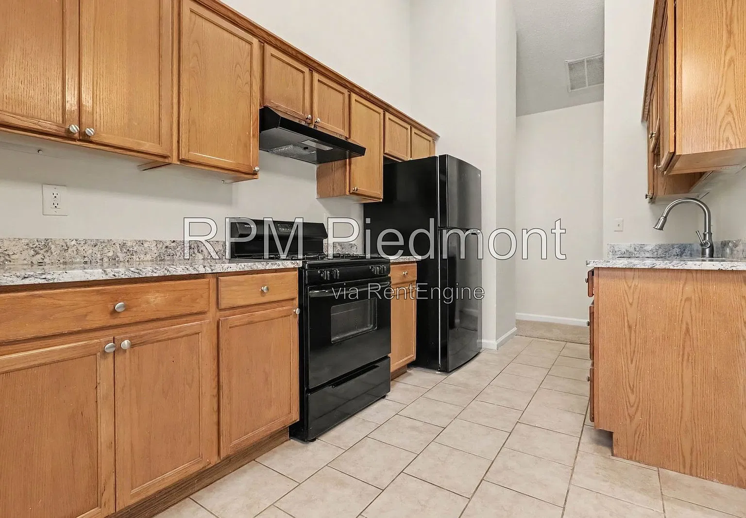 3 bed, 2.5 bath, 1269 sqft, $1,700 — Photo 3