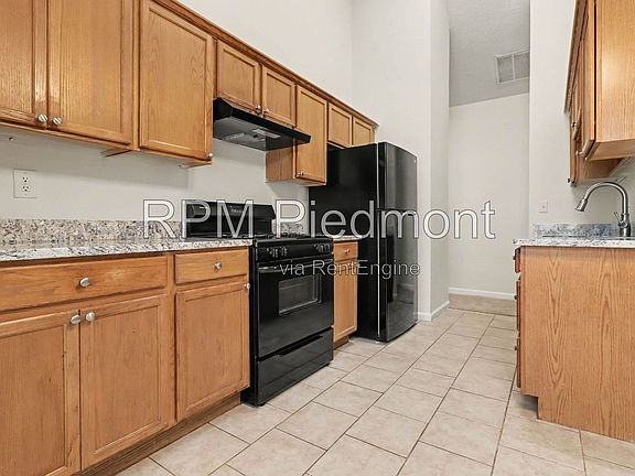 3rd image of 3694 Sapphire Ct