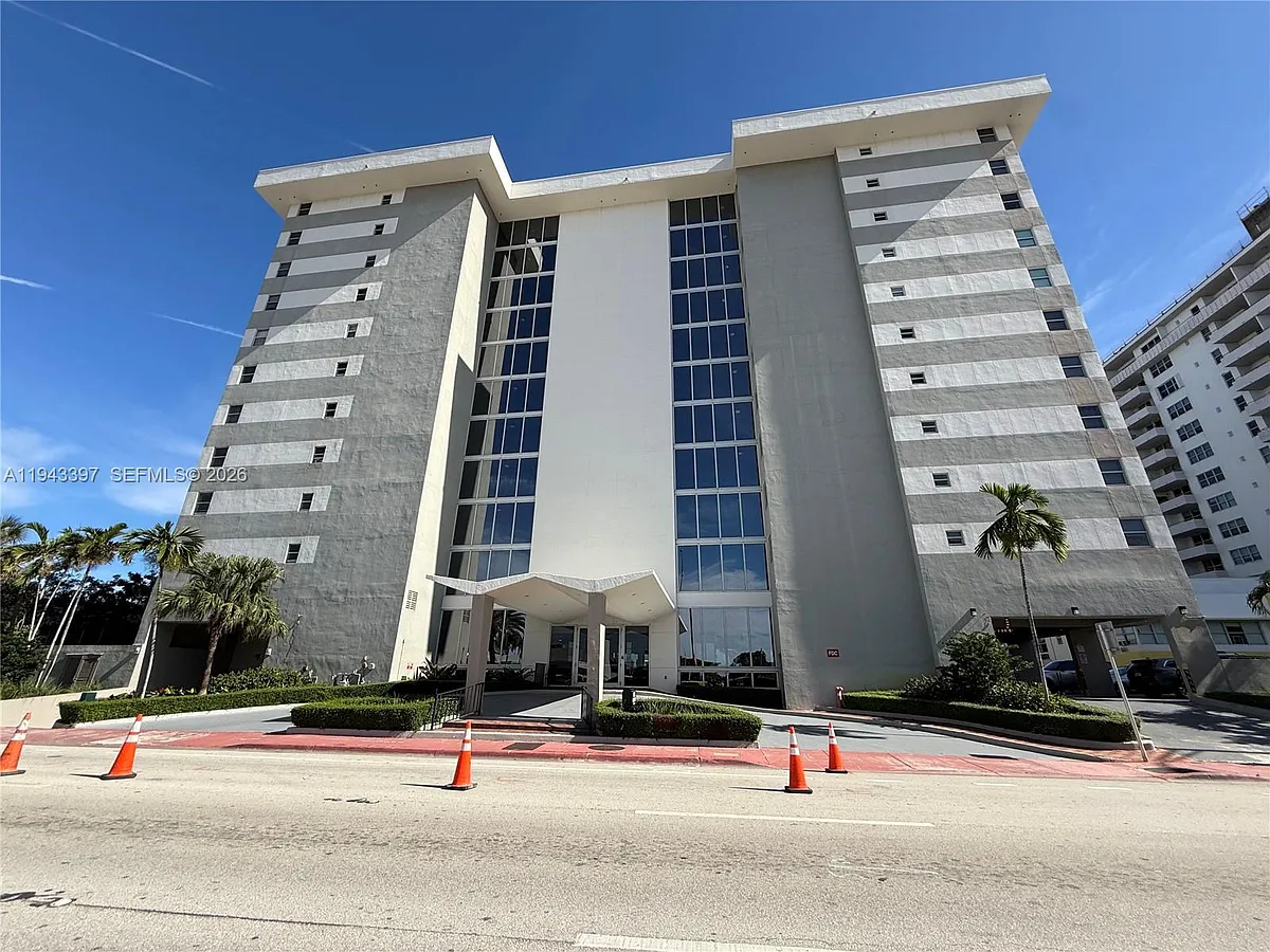 Building Photo - 9273 Collins Ave #501