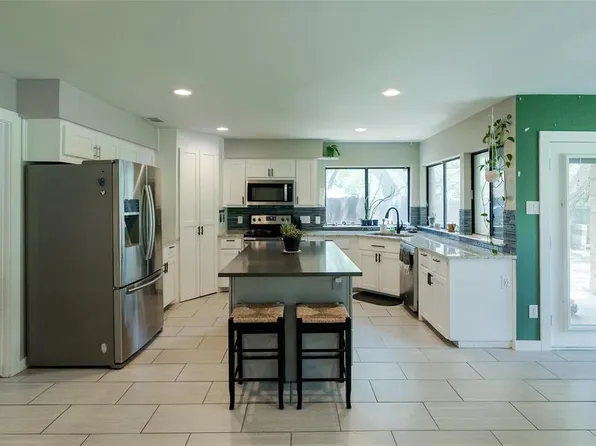 800 Pine Siskin Dr, Buda, TX 78610