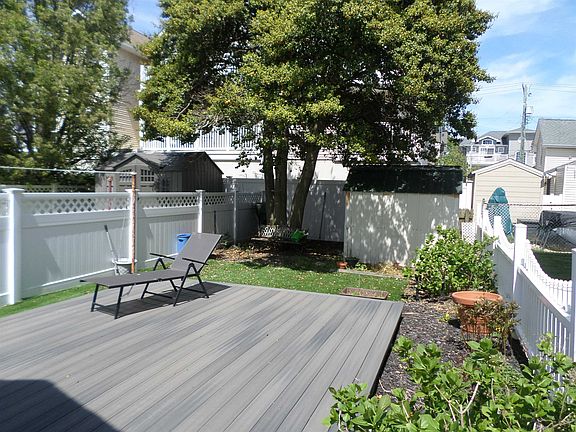 3rd image of 123 E Leaming Ave