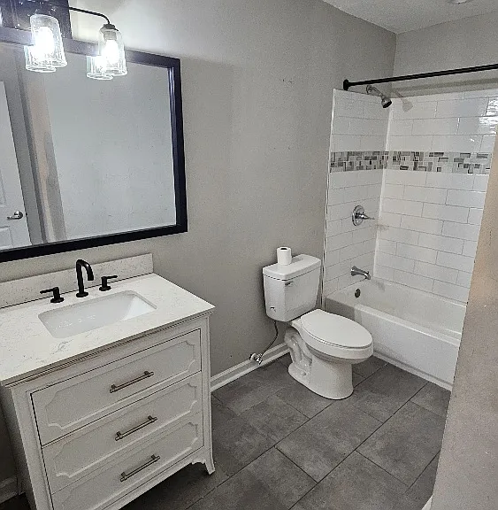 307 Unit A 2nd FULL bathroom - good size too!
