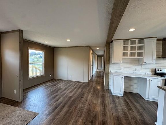 5th image of 140 Rolling Hills Dr