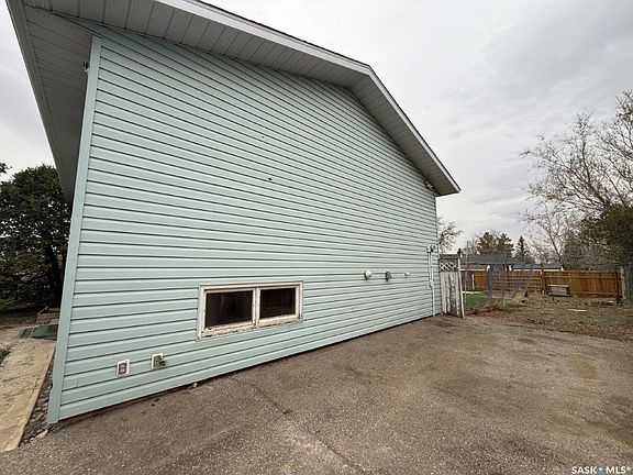 2nd image of 12 Queen DRIVE