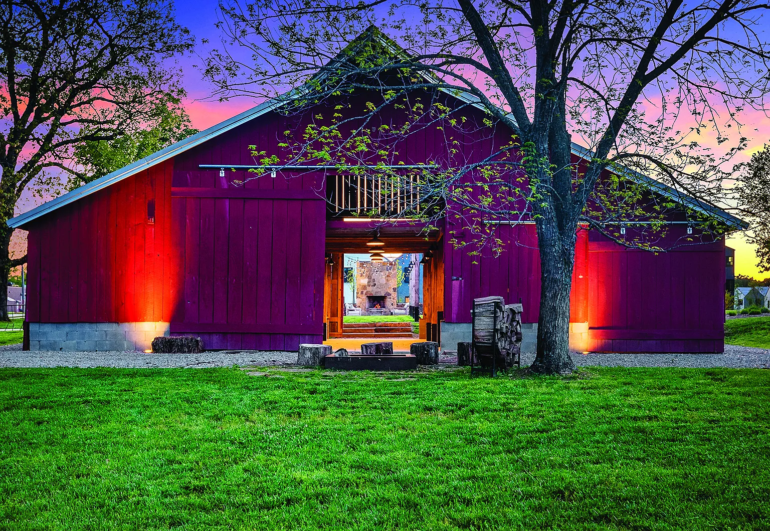Red Barn — Photo 1