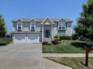 810 W 7th Ave, Kearney, MO 64060
