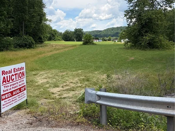 582 Virginia St, Waverly, WV 26184